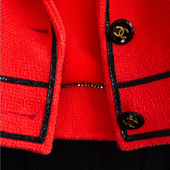 Iconic Chanel Vintage S/S 1995 Barbie Cropped Red Black 95P Jacket Skirt Suit - Picture 9 of 17